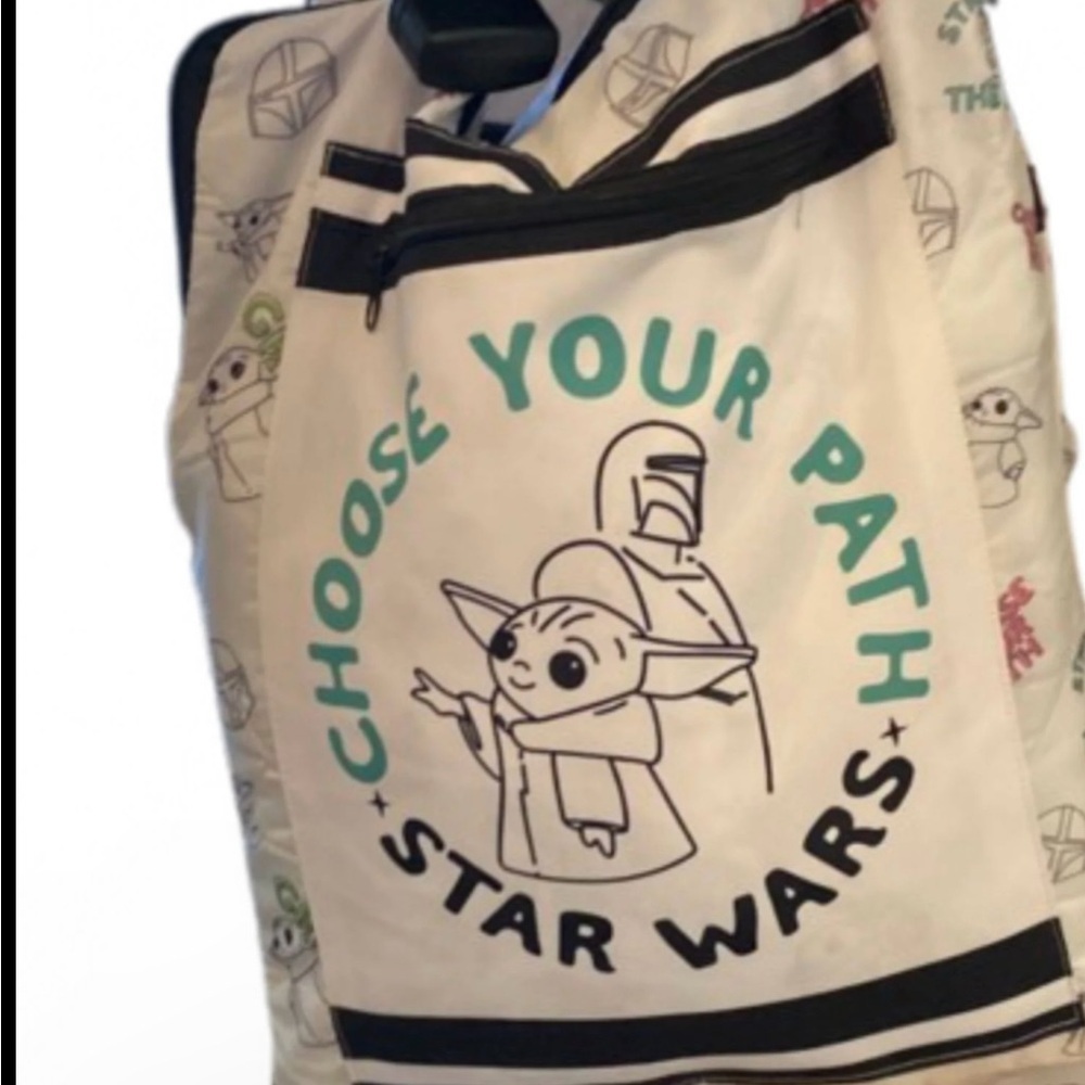 New Disney Parks Yoda The Child Reversible Picnic Blanket Tote Bag & Funko Pop